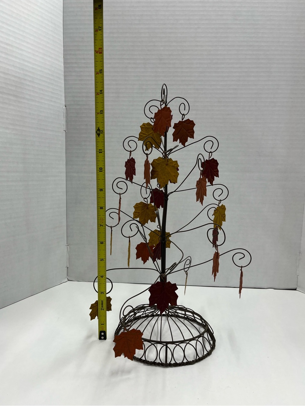 Wire tree with autumn leaves decor/ornaments - Picture 5 of 5